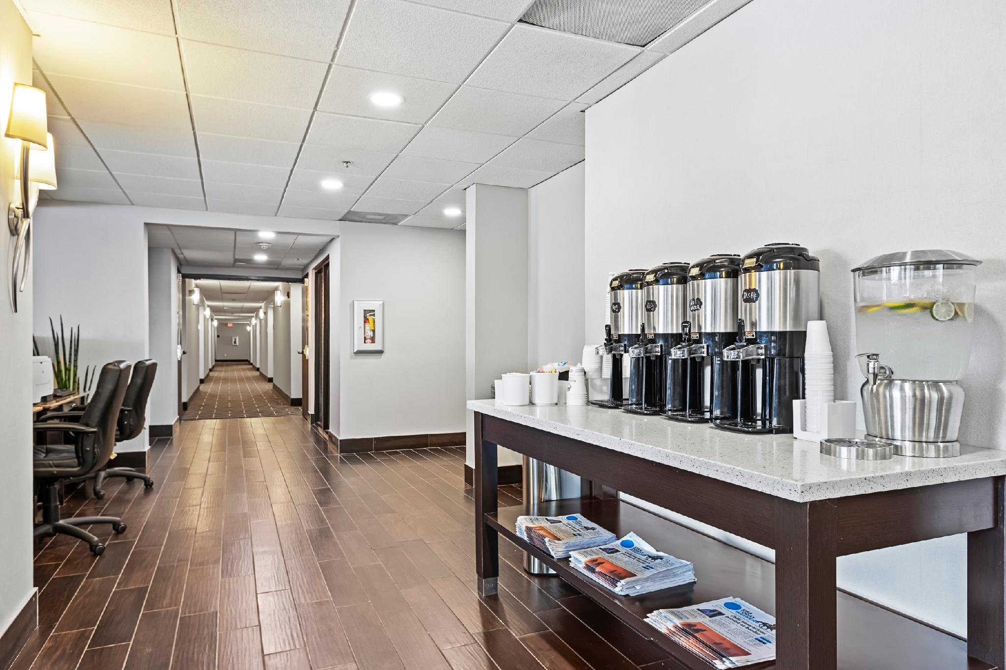 Holiday Inn - St. Petersburg West By Ihg Exterior photo