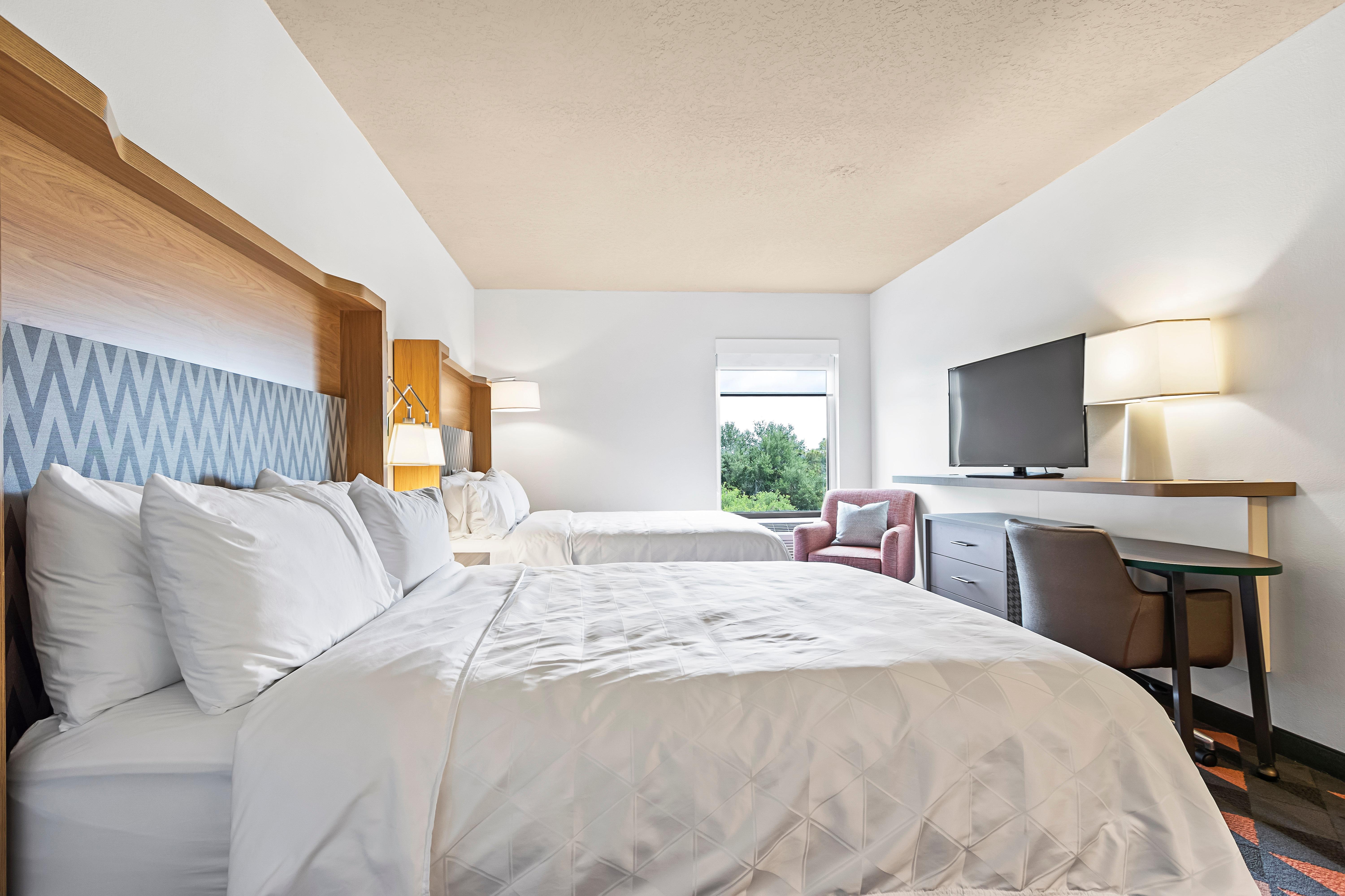 Holiday Inn - St. Petersburg West By Ihg Exterior photo