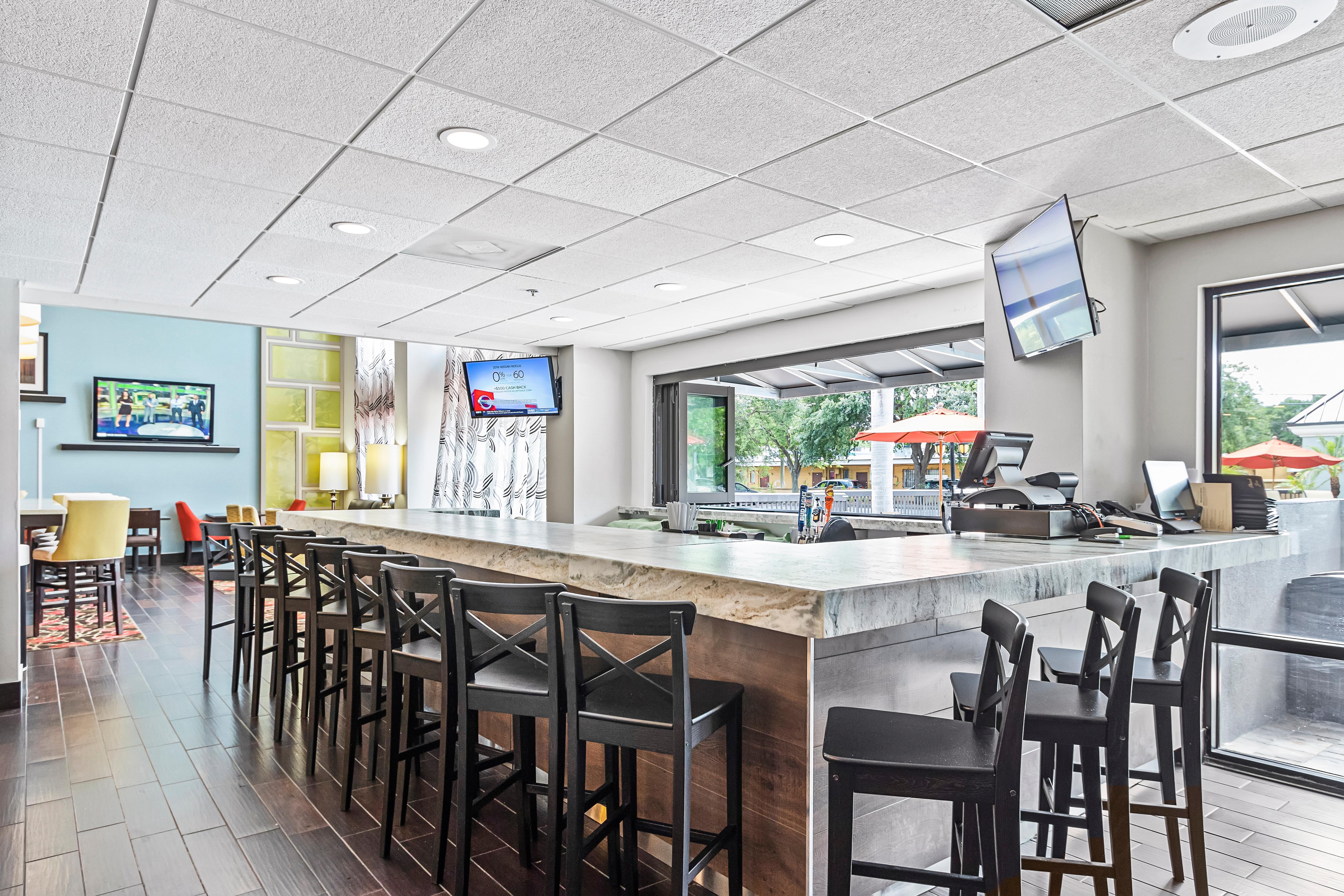 Holiday Inn - St. Petersburg West By Ihg Exterior photo
